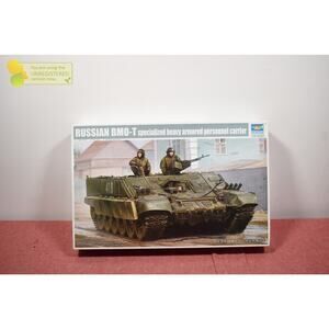 Trumpeter Russian BMO-T HAPC Heavy Armored Personnel Carrier 1/35 (Package Wear)